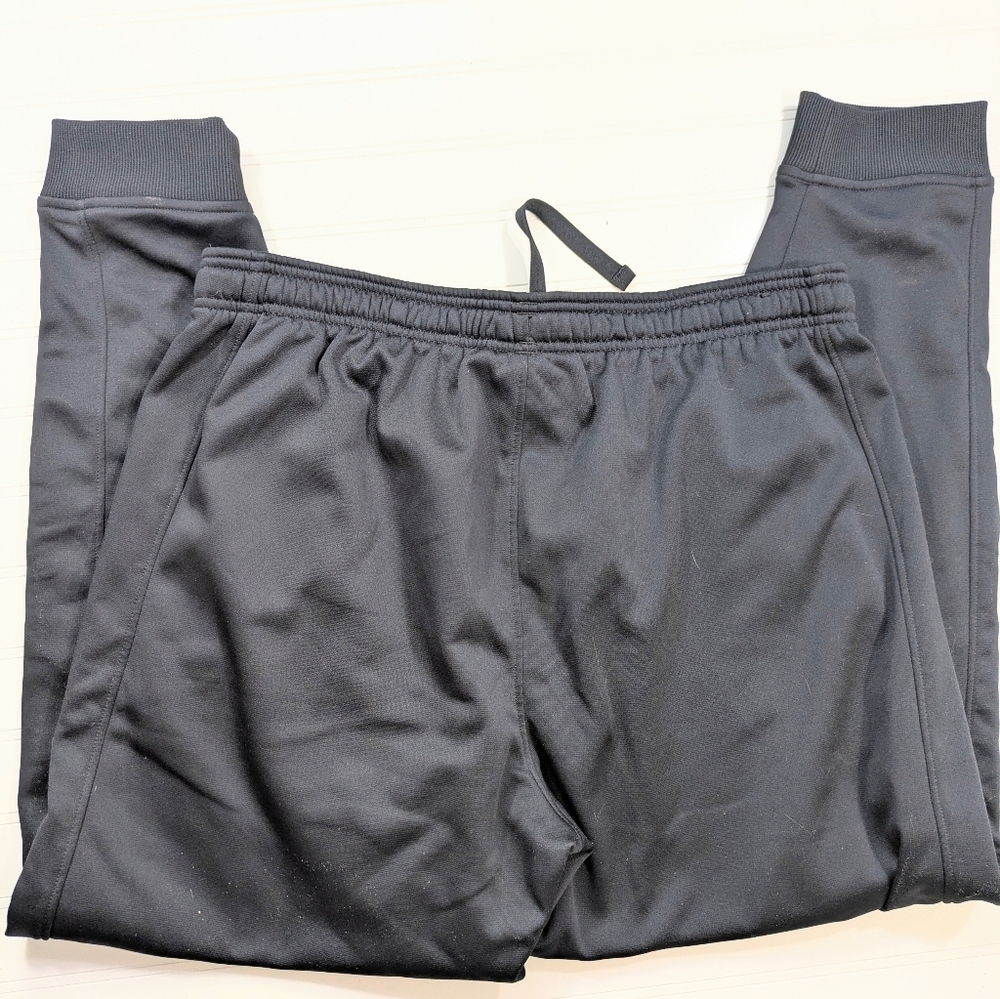 Under Armor And Black Loose Fit Tech Fleece Jogger - Picture 2 of 4